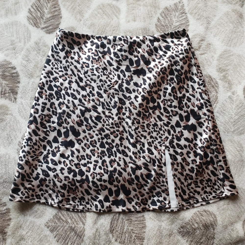 Princess Polly mini skirt (size 2)